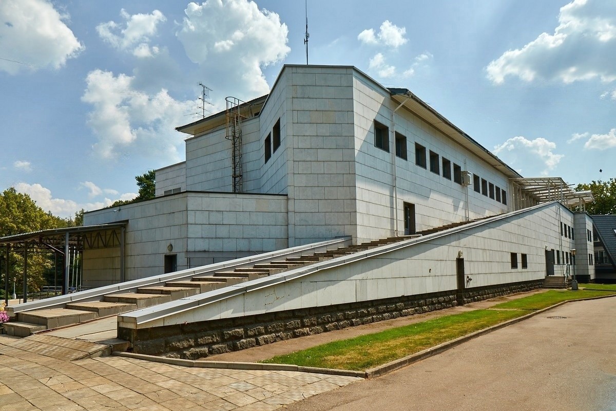 Дорожка легкоатлетическая, «беговая дорожка»